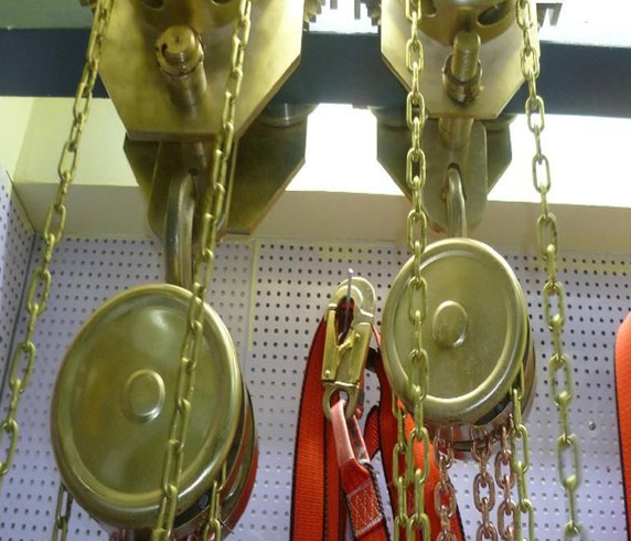 焦化廠拆卸進(jìn)口閥時(shí)必須用防爆手拉葫蘆